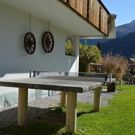 Tgesa Parde アパート *